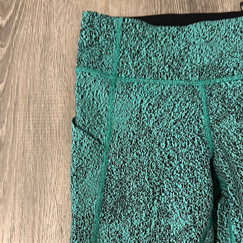 Lululemon Women’s Sz 2 Pace‎ Rival Crop Workout Athletic Yoga Lounge Leggings - Picture 8 of 11